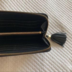 Tory Burch Bags - Tory Burch Black Wallet Tory Burch Bags - Tory Burch Black Wallet